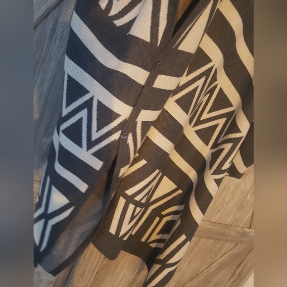 Forever 21+ Knit Poncho Cape Ruana 1X - Picture 4 of 9